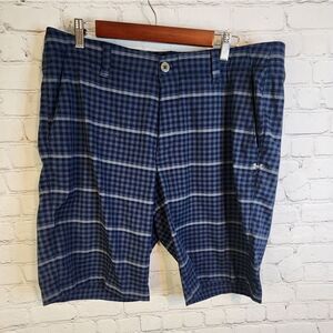 Men's Under Armour flat front short, size 38